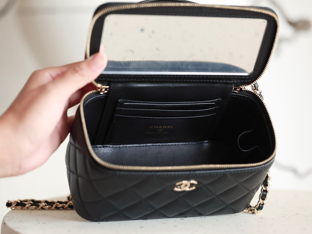 Elegant Quilted Mini Case