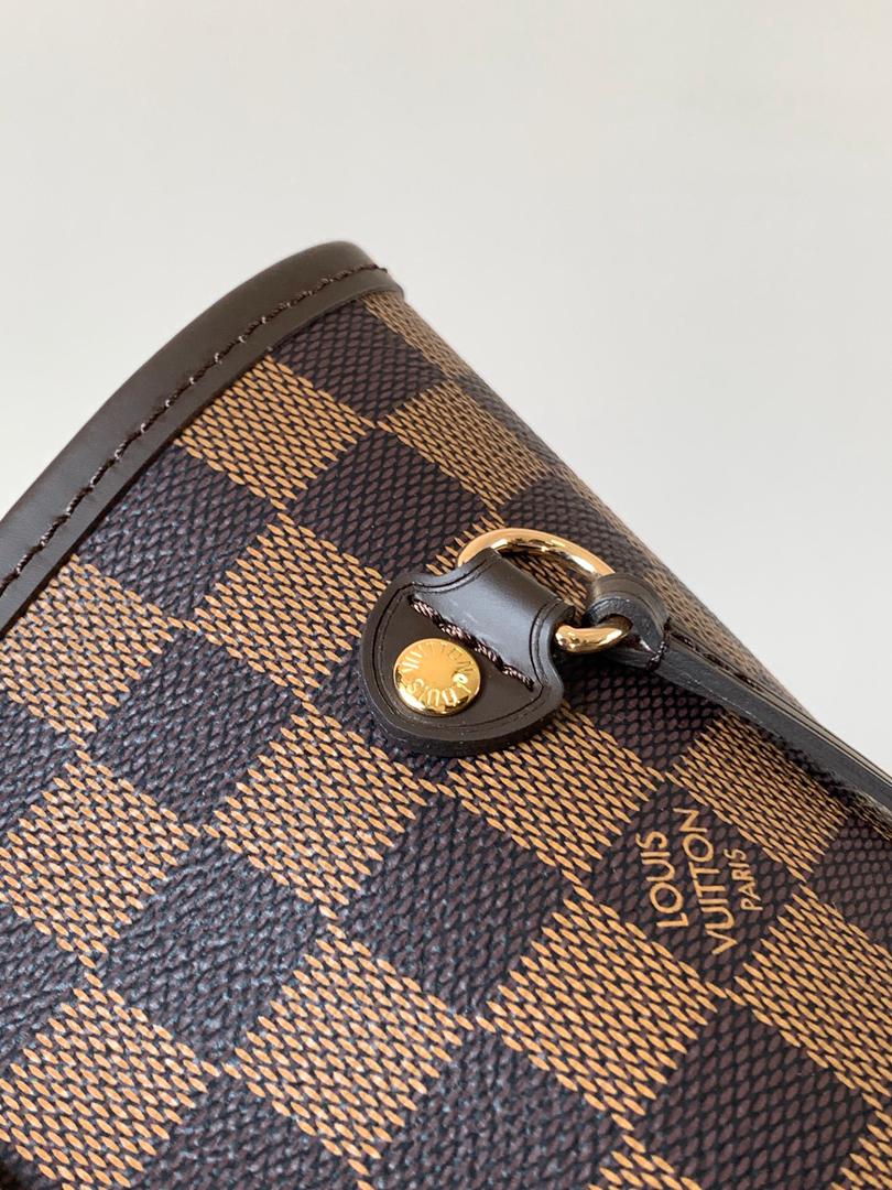 Elegant Checkered Tote Bag